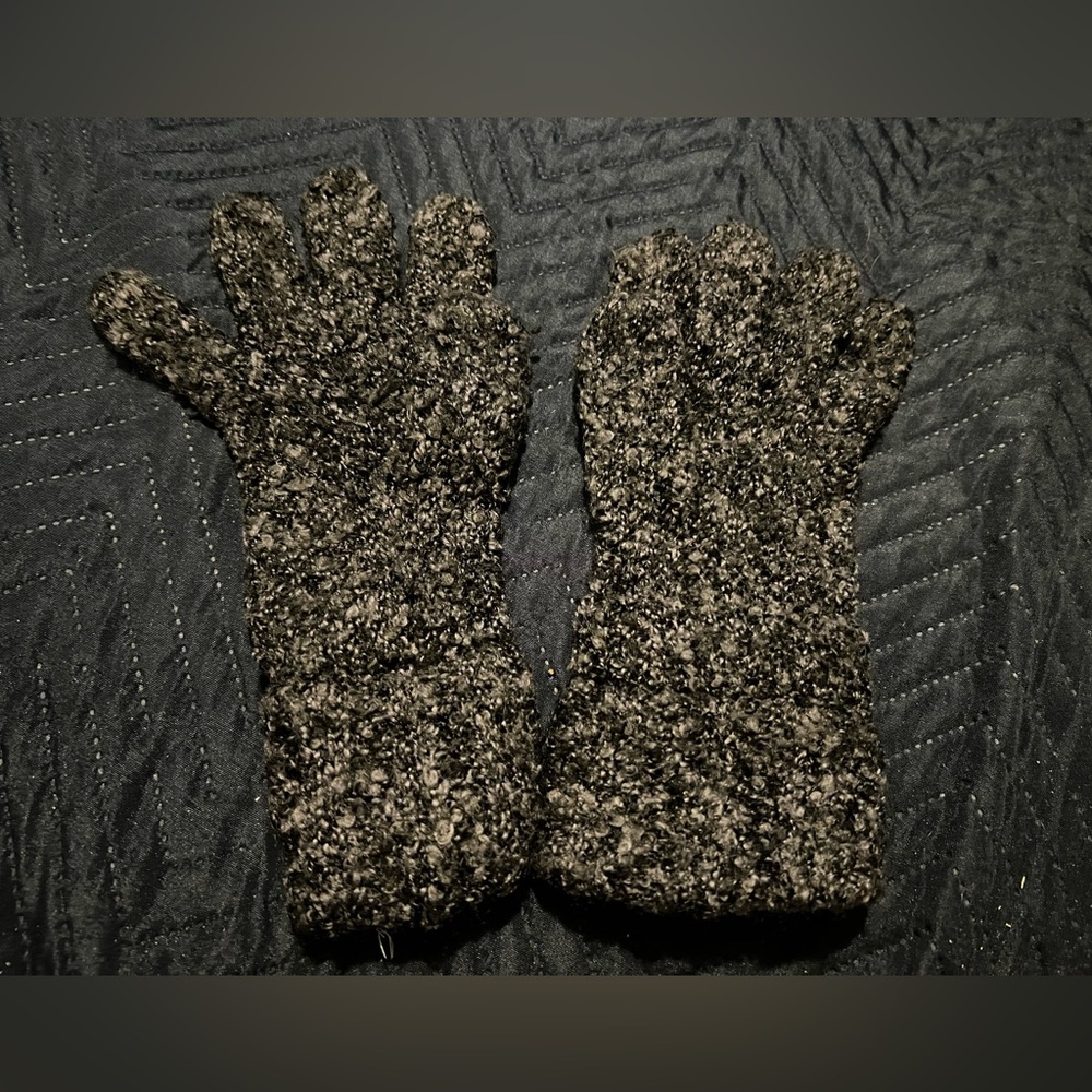 🥰 4/$25- Soft Speckled Gloves
